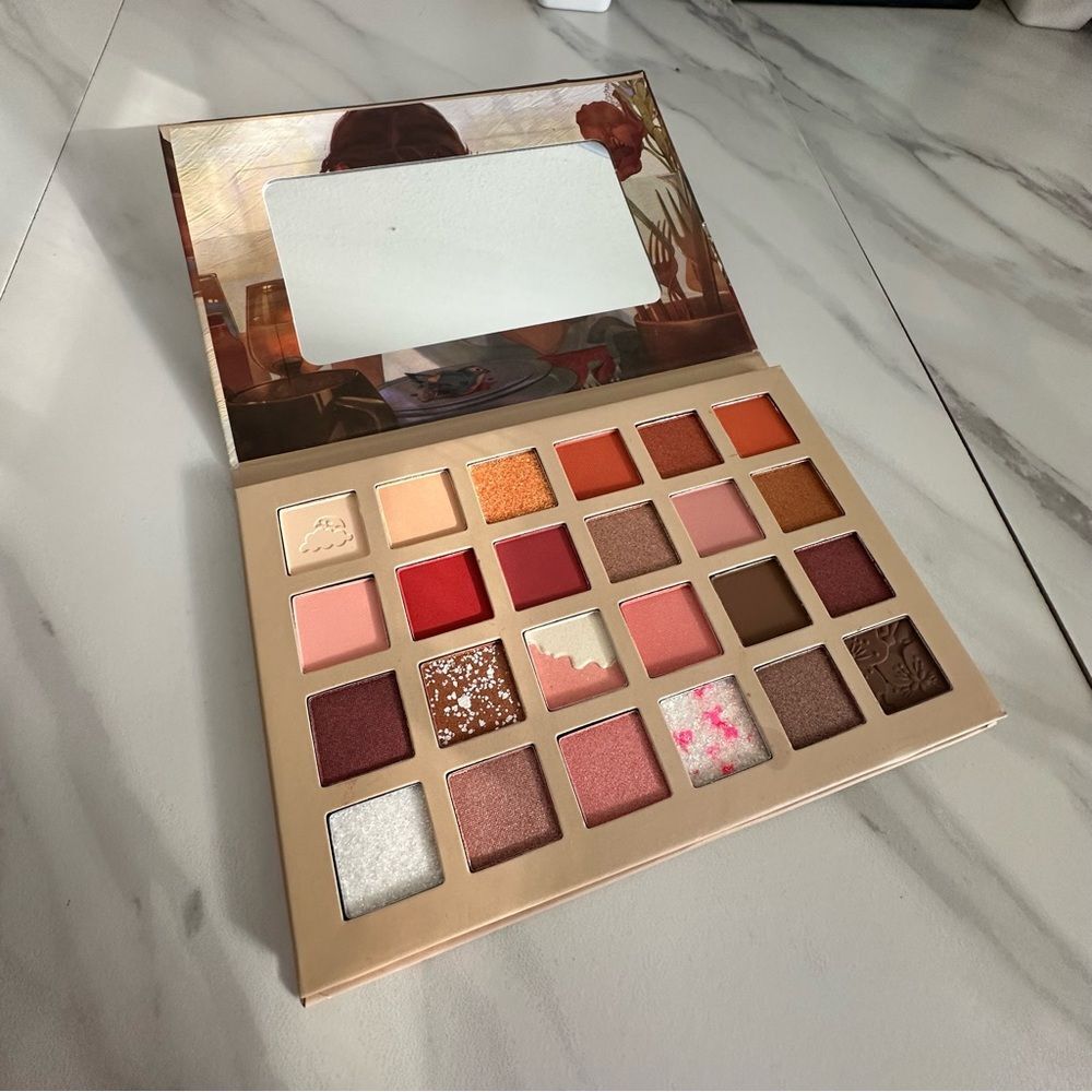 CANUSA 24 Shades Eyeshadow Palette